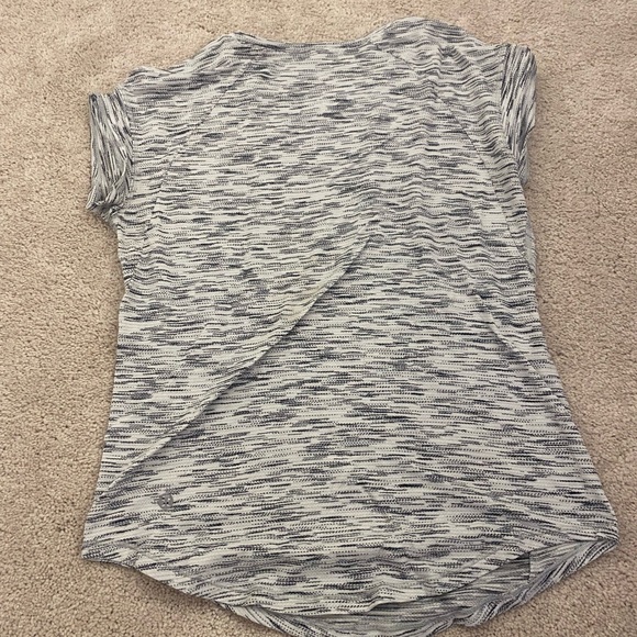 Lululemon tee - Picture 3 of 4